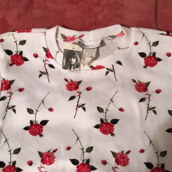 NWT 100% cotton top, brand new ! White with red roses , short sleeves. - Picture 4 of 10